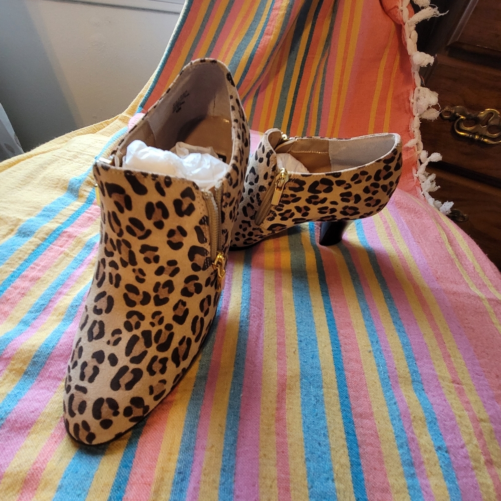 AJ Valenci animal print leather booties sz 6.5